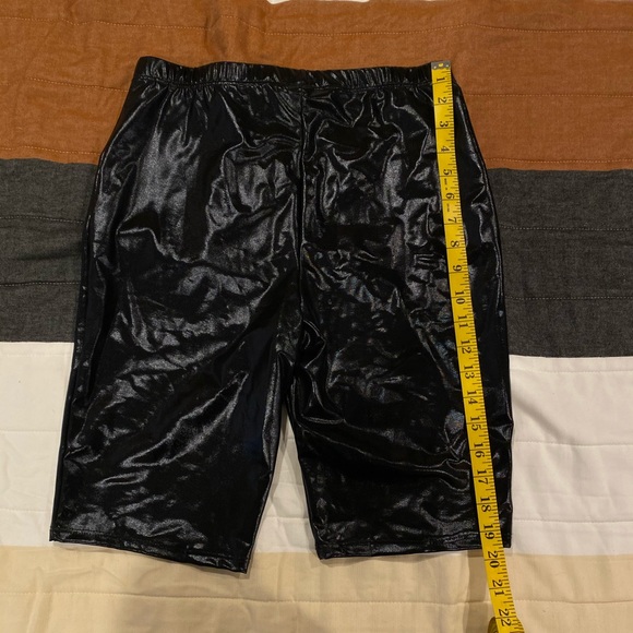 F21 faux leather biker shorts - Picture 4 of 6